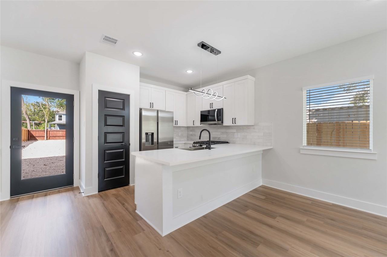 6909 S Hall St #6909B - Photo 3 of 9