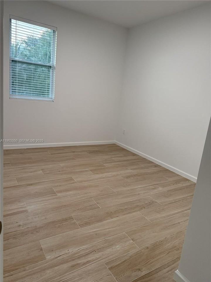 Southwest Ct #4921 - Photo 7 of 15