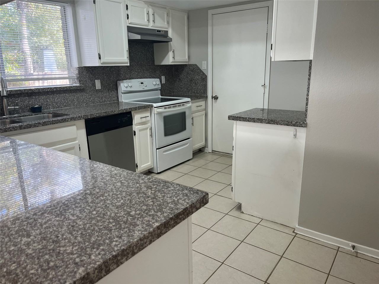 65 Yewleaf Rd #65 - Photo 7 of 24