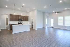 featured image of 917 Hawthorn Ln #917