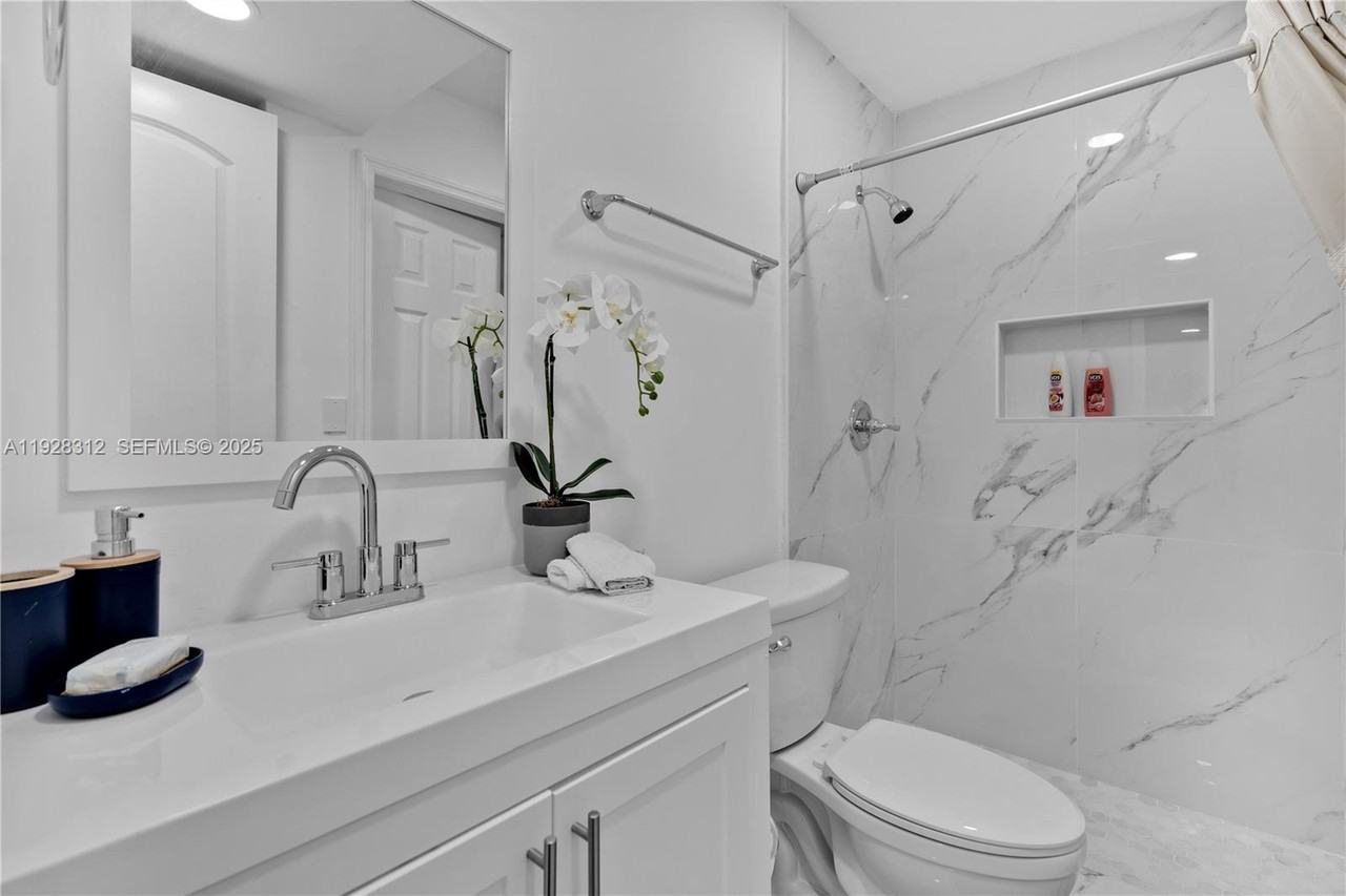 Coral Gate Dr #1841-3 - Photo 3 of 22