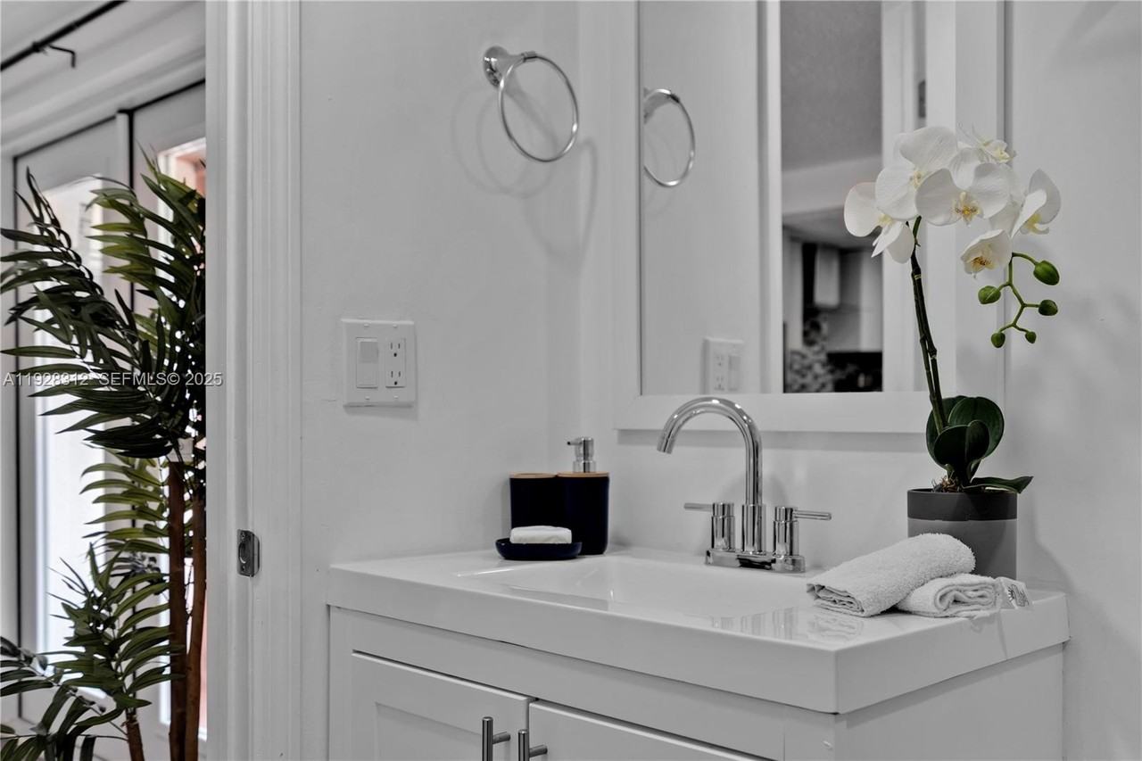 Coral Gate Dr #1841-3 - Photo 6 of 22