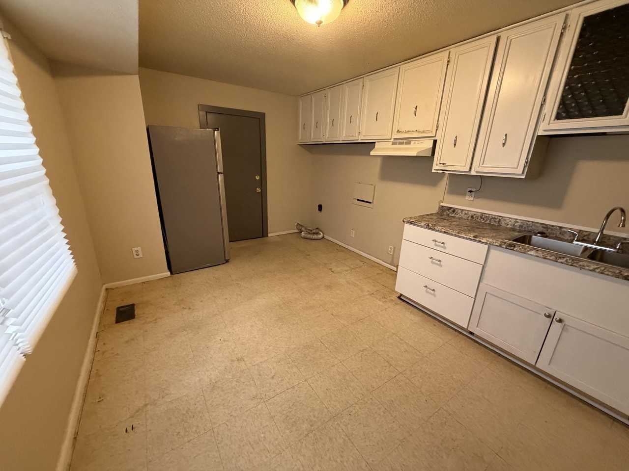 1016 Camaro Dr - Photo 2 of 13