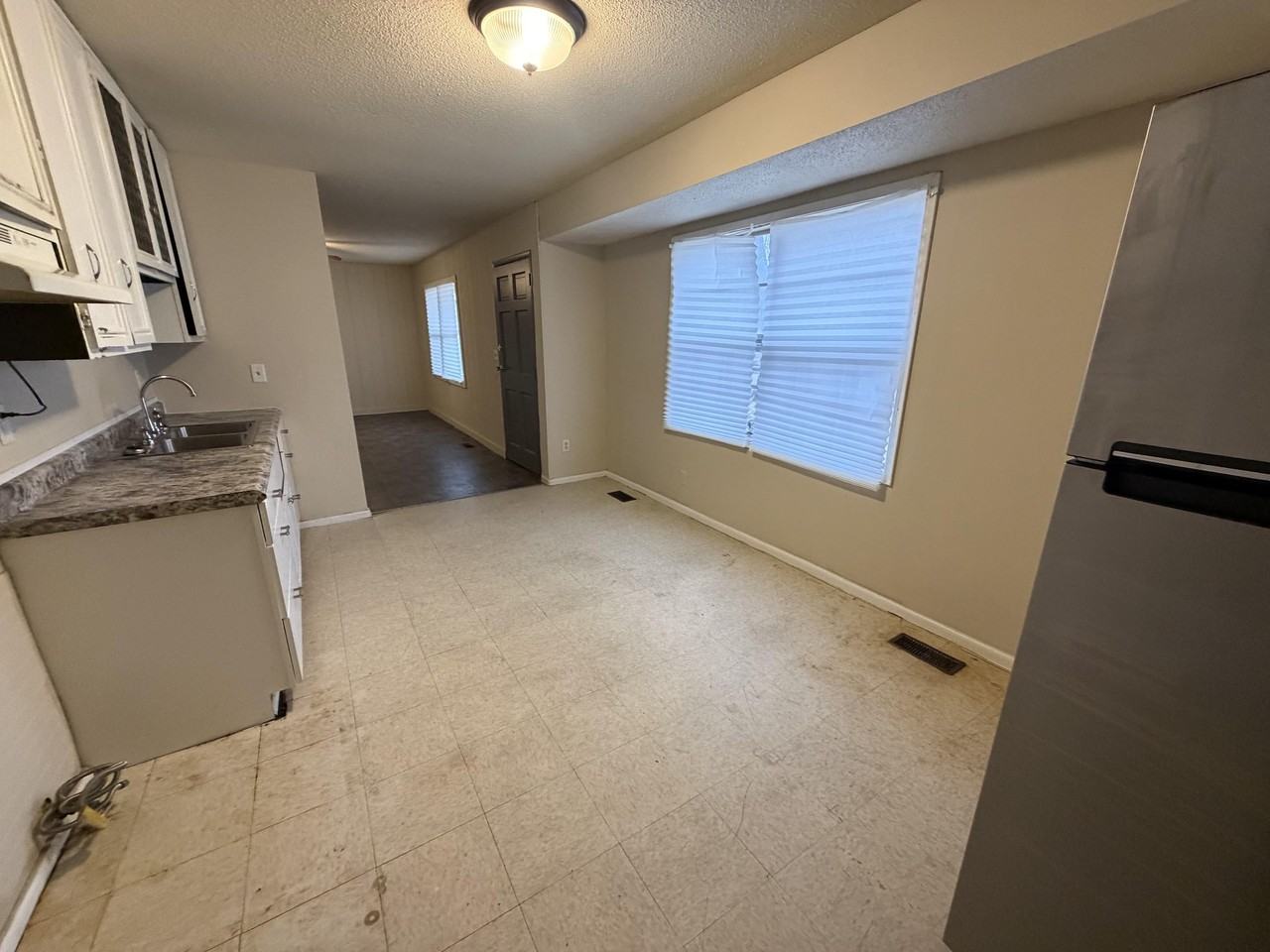 1016 Camaro Dr - Photo 3 of 13