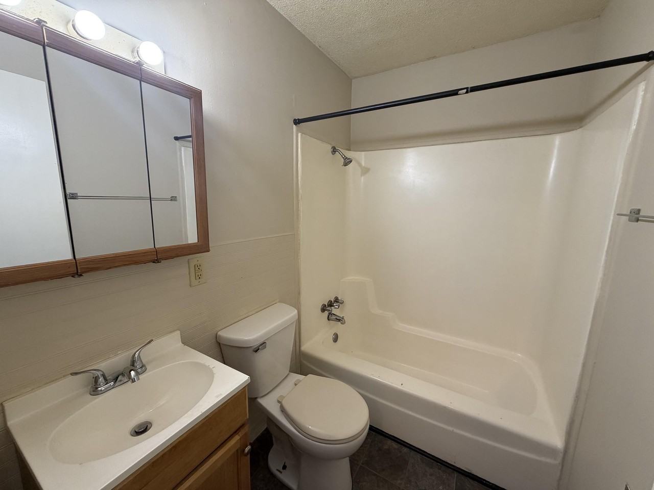 1016 Camaro Dr - Photo 4 of 13