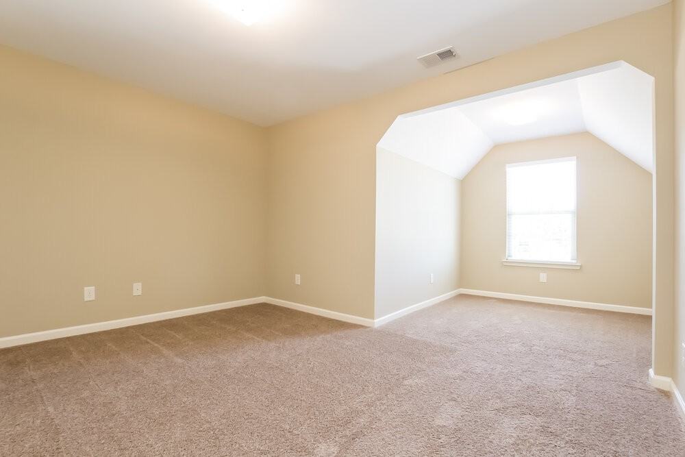 335 Holbrook Dr - Photo 7 of 15