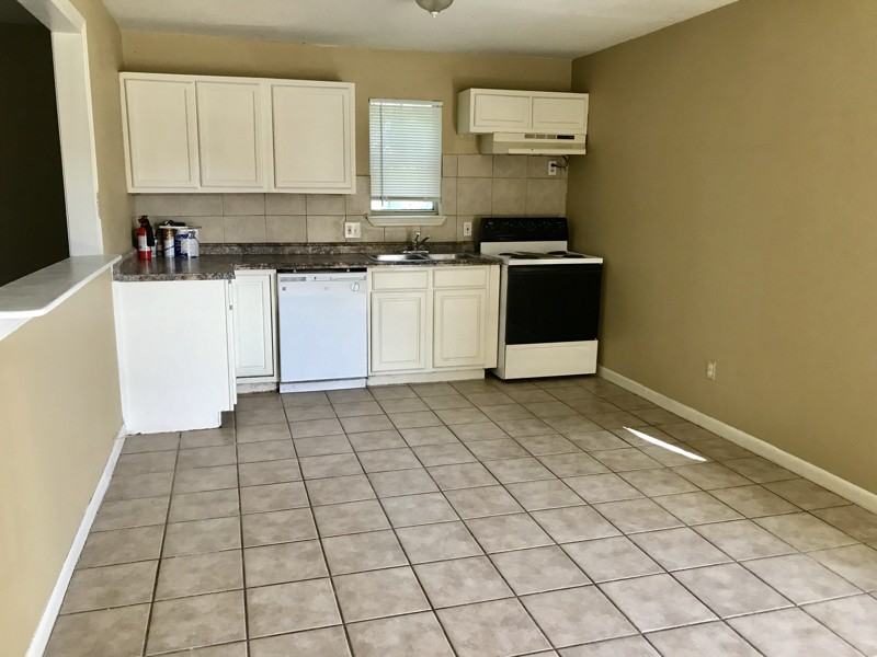 7660 Oak Chase - Photo 2 of 8