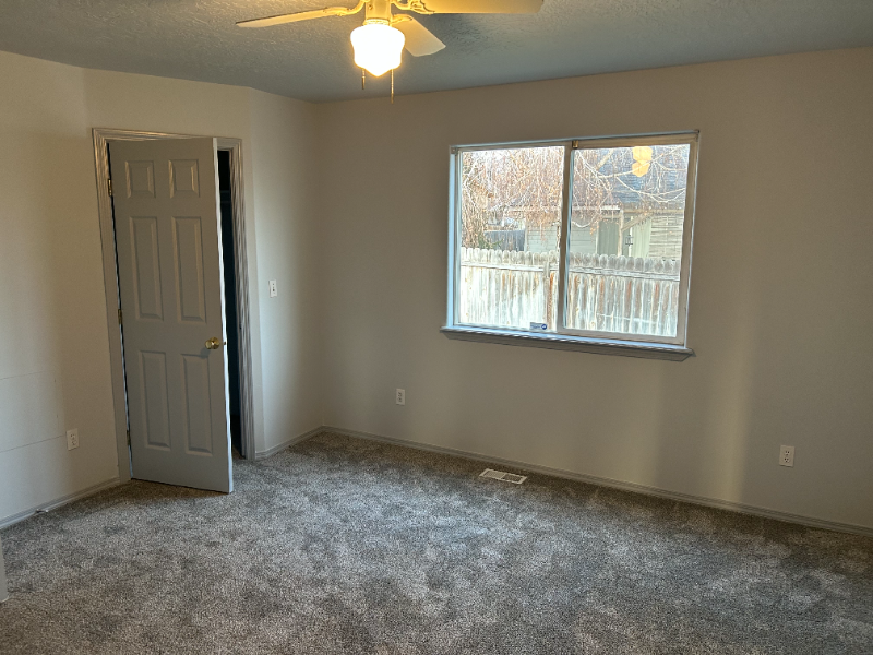 607 Meadowbrook Dr - Photo 3 of 6