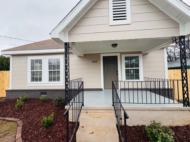 703 31st Ave E - Photo 3 of 15