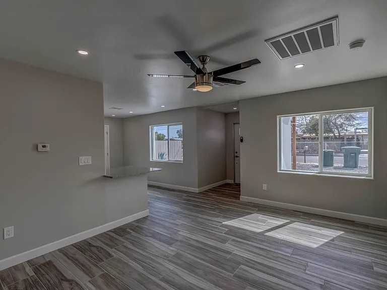 405 E Mohave Rd - Photo 4 of 23