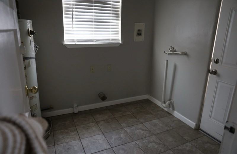 1424 Sycamore Dr - Photo 4 of 6