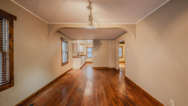 916 E 2nd St - Photo 4 of 50