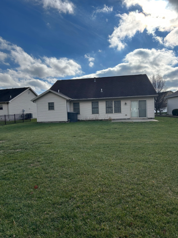 2439 Meadowpoint Dr - Photo 2 of 15