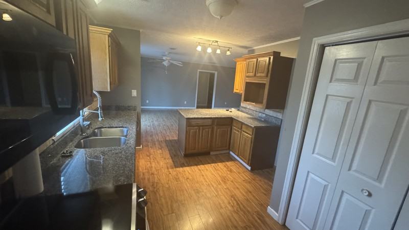 6001 Tabiatha Ln - Photo 4 of 17