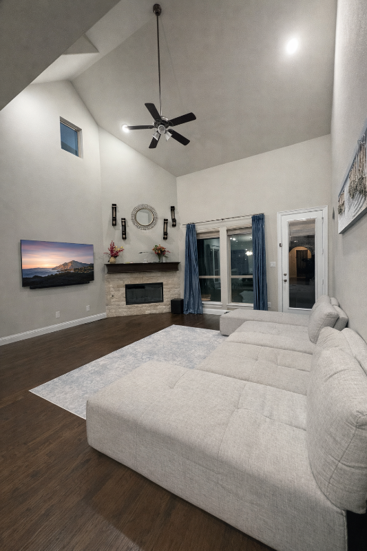 1104 Cofield Dr - Photo 4 of 14