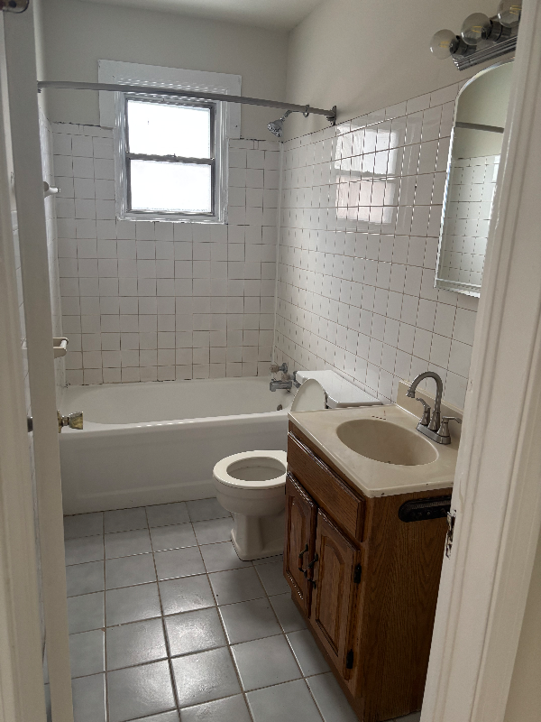 607 Oakton St #REAR - Photo 6 of 9