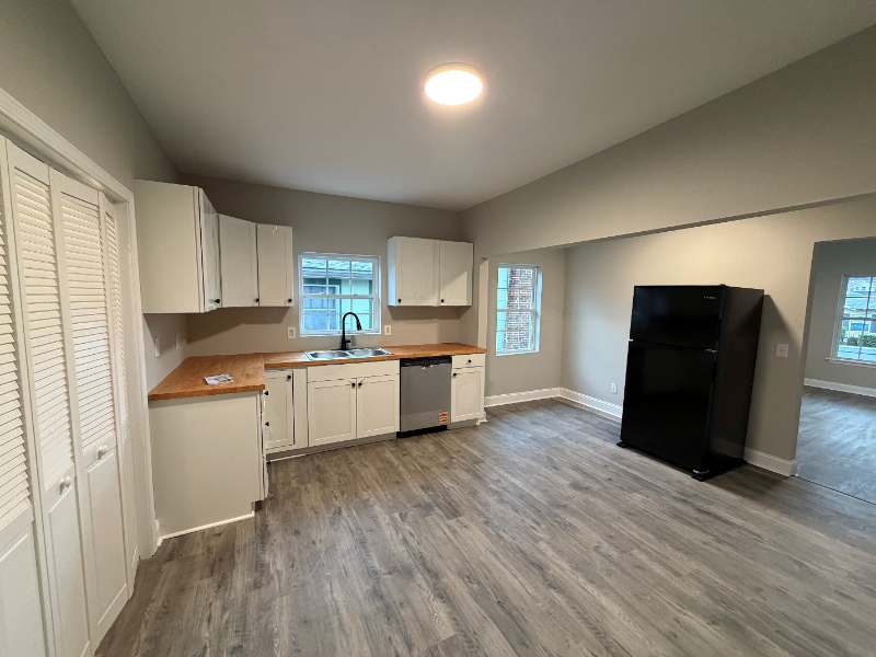 2510 Oak St - Photo 2 of 13