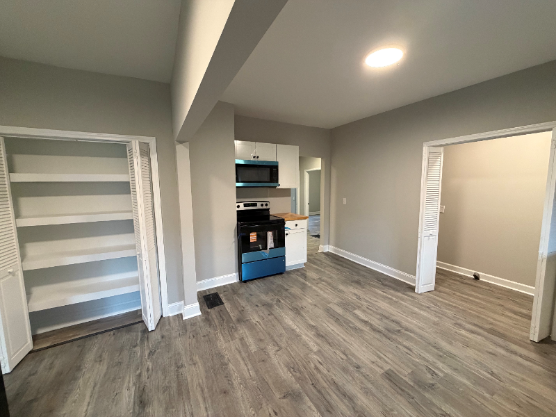 2510 Oak St - Photo 3 of 13