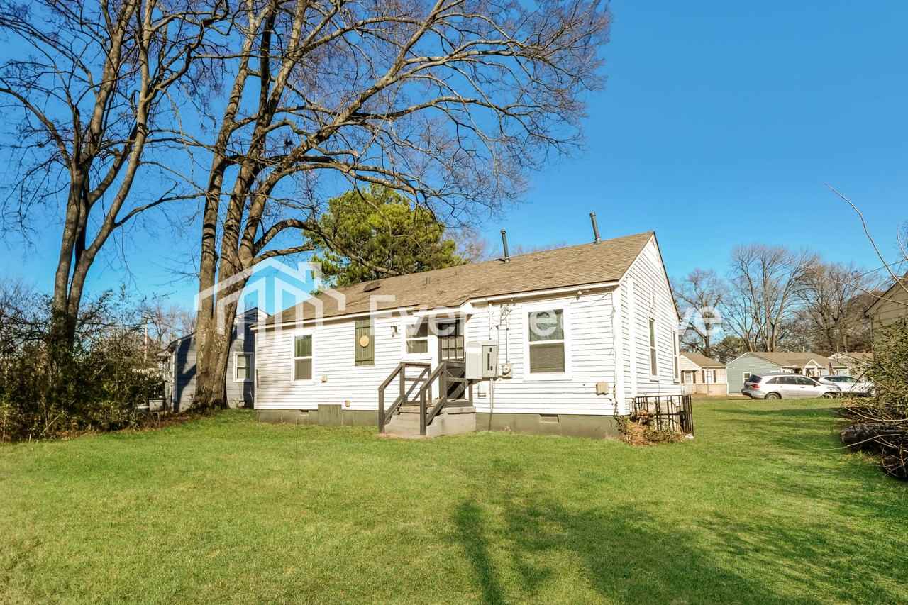 1597 Michael St - Photo 2 of 15