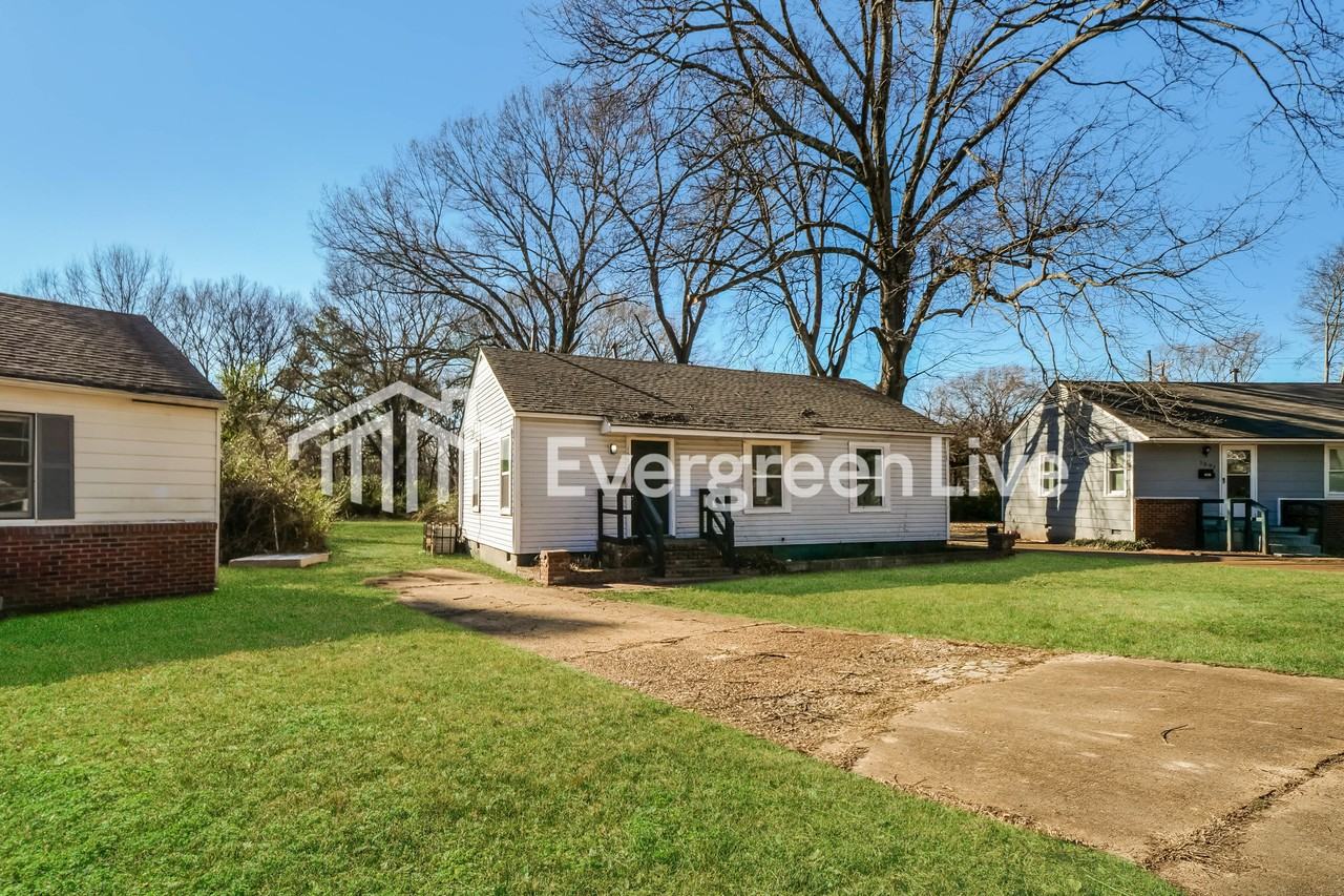 1597 Michael St - Photo 3 of 15