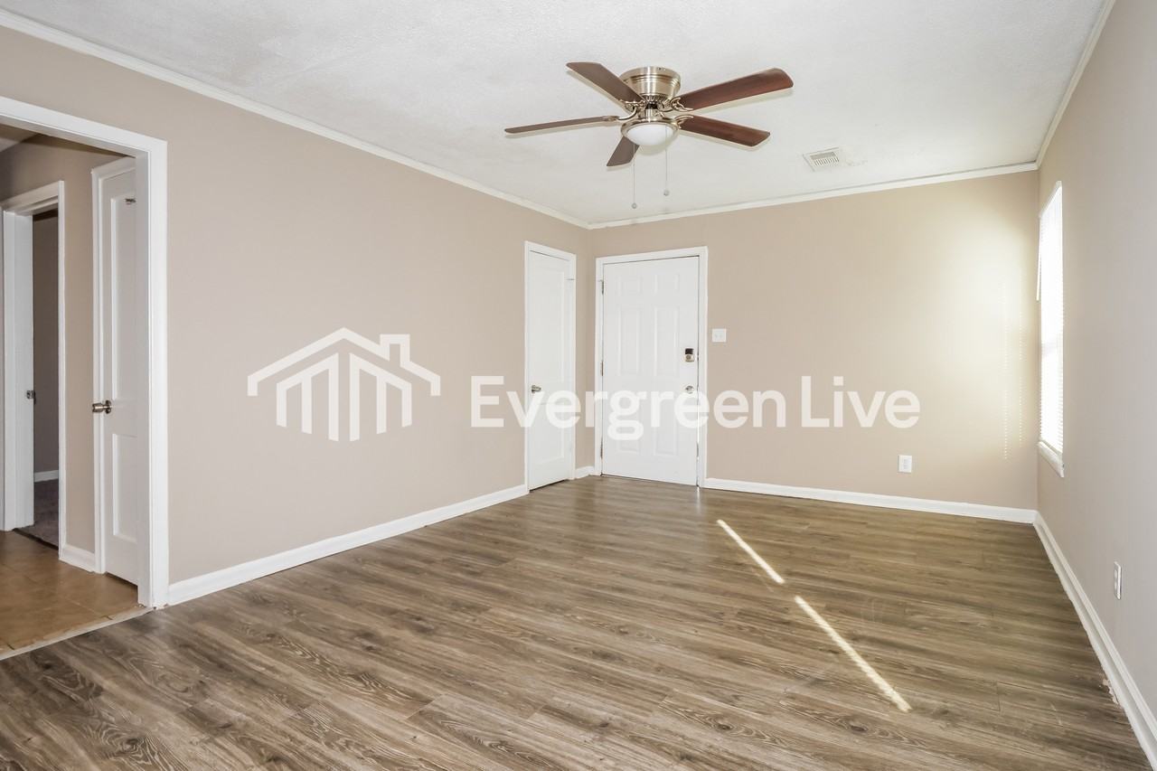 1597 Michael St - Photo 5 of 15