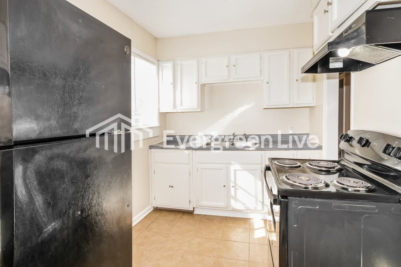 1597 Michael St - Photo 7 of 15