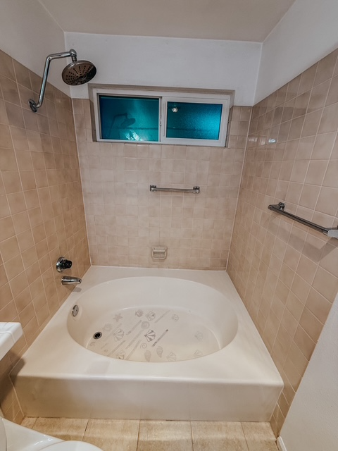 911 N 163rd St #B25 - Photo 5 of 20