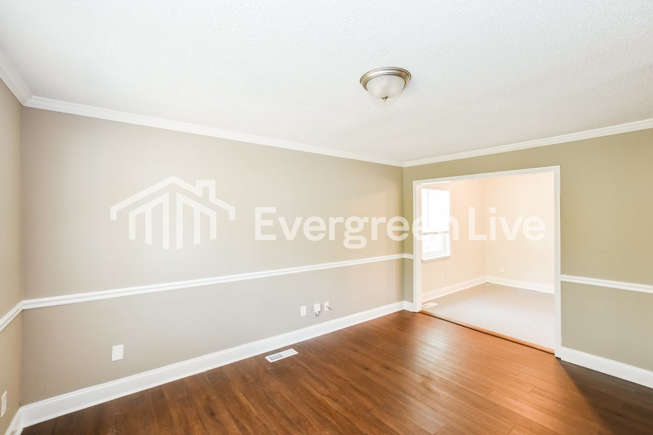 4022 Sewall Dr Sw - Photo 4 of 15