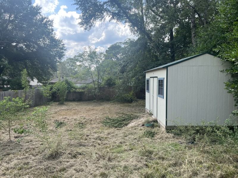 520 W Jones St - Photo 3 of 8