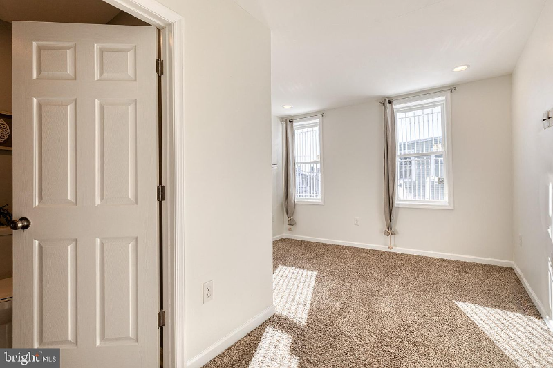 2515 E Fayette St - Photo 2 of 5