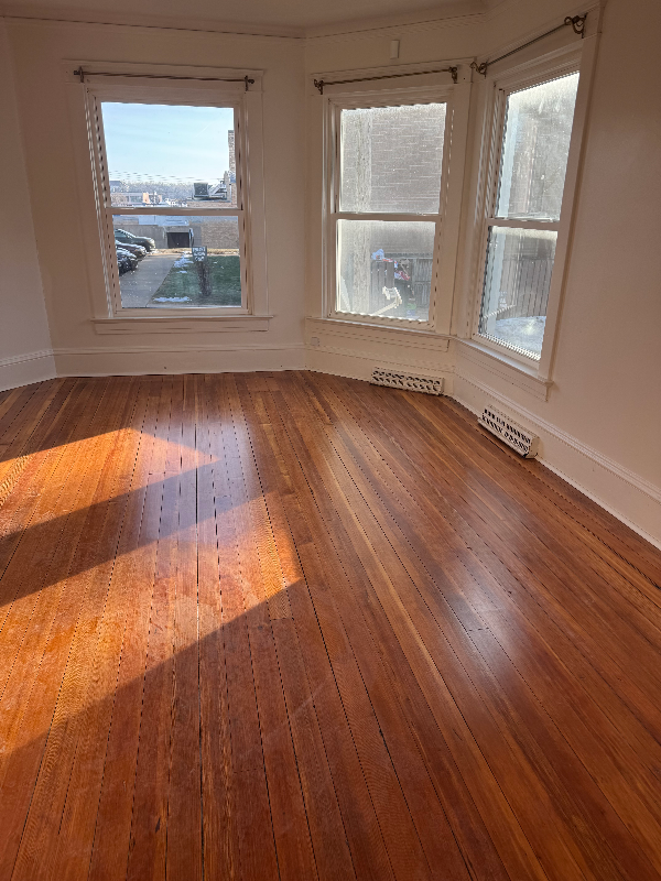 325 W Grand Ave #B - Photo 2 of 10