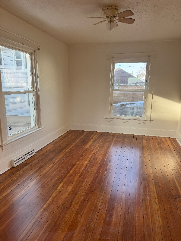 325 W Grand Ave #B - Photo 3 of 10