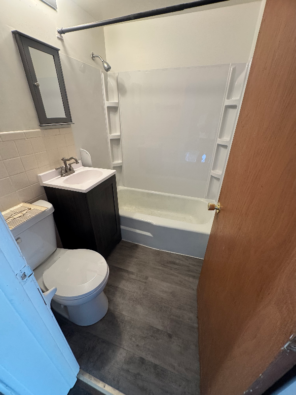 325 W Grand Ave #B - Photo 6 of 10