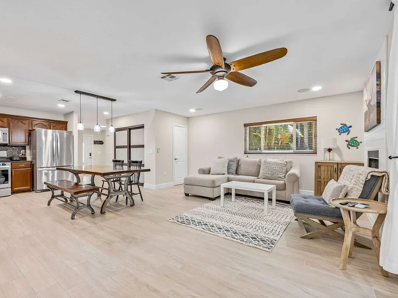 241 S Brevard Ave - Photo 4 of 16