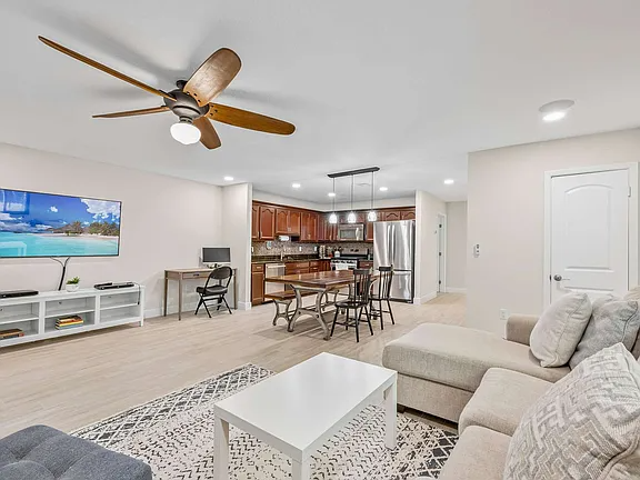 241 S Brevard Ave - Photo 5 of 16