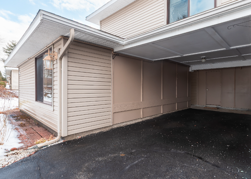 43 Commons Dr - Photo 2 of 17