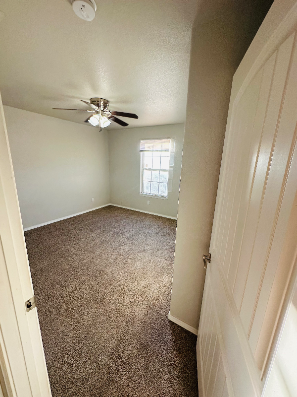 811 S Wyoming Ave - Photo 6 of 9