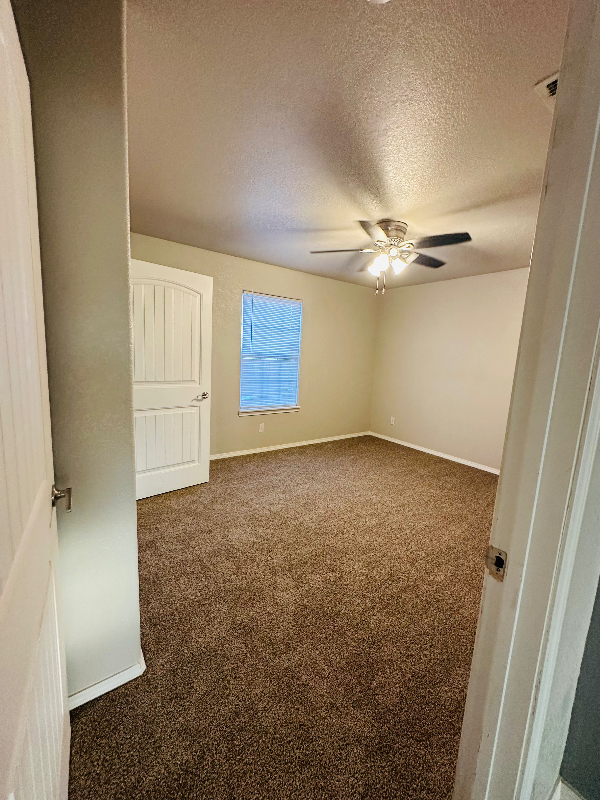 811 S Wyoming Ave - Photo 7 of 9