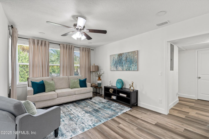 805 Garth Ave - Photo 3 of 9
