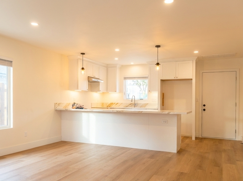 3434 Pontiac Ave - Photo 3 of 7