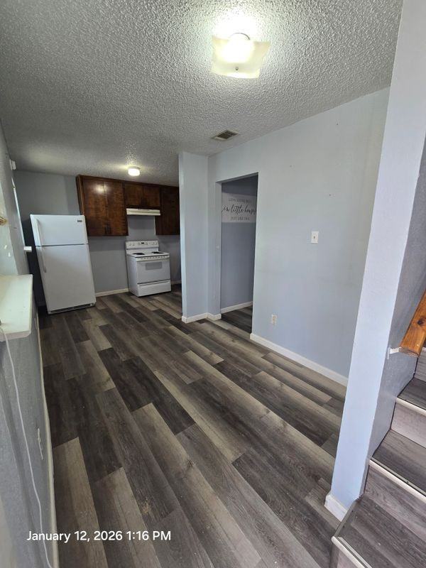 900 S 15th St - Photo 2 of 9