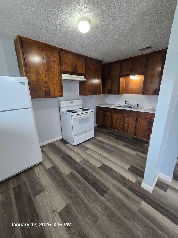 900 S 15th St - Photo 3 of 9