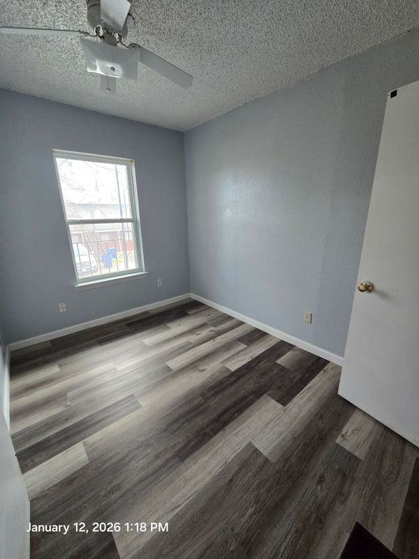 900 S 15th St - Photo 7 of 9