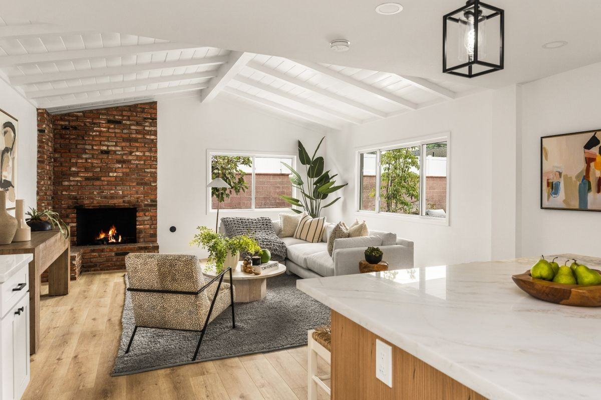 2130 Kallin Ave - Photo 2 of 5