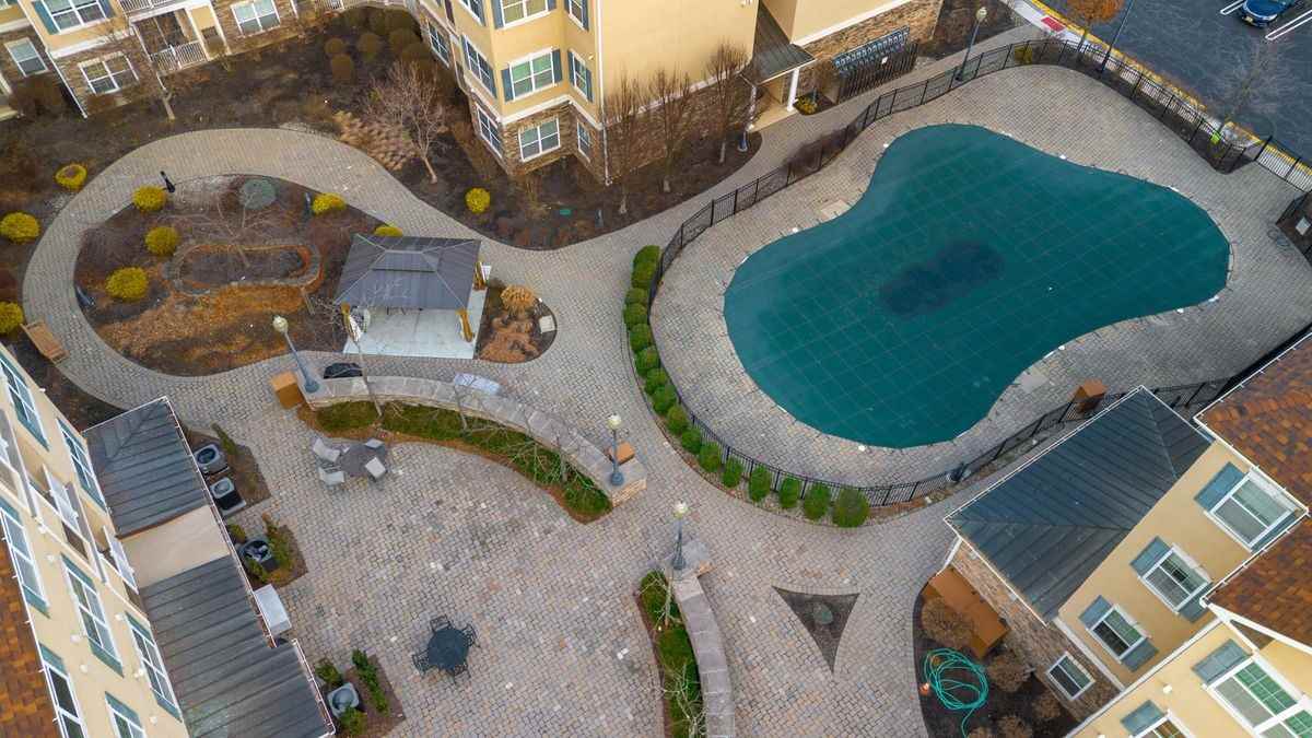 540 Cranbury Rd - Photo 2 of 3