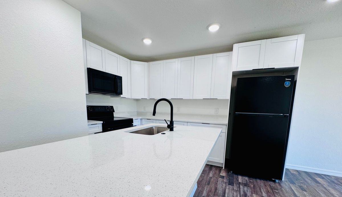 27063 Washington St - Photo 2 of 20