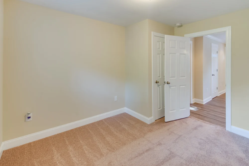 1518 Lasalle St - Photo 6 of 9