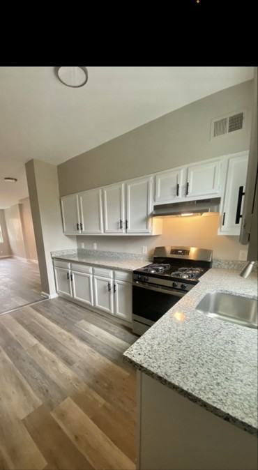 4940 W Stiles St - Photo 4 of 10