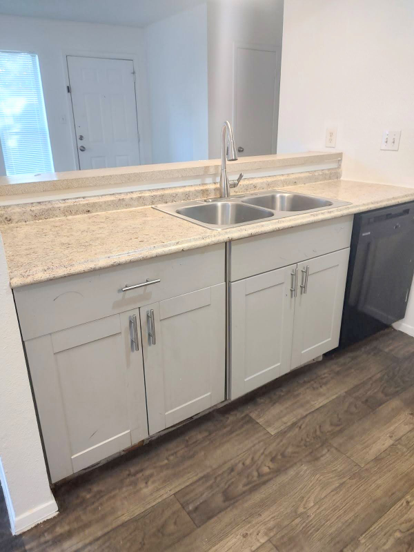 1907 Hearthstone Dr #C - Photo 4 of 8