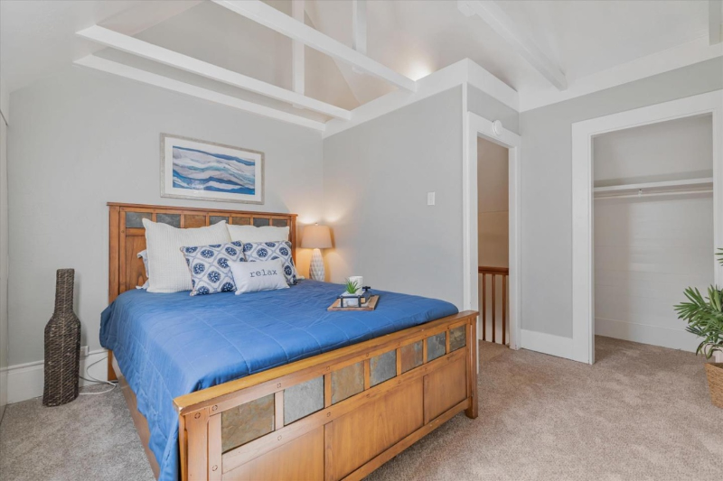 1555 Lincoln Ave - Photo 2 of 19